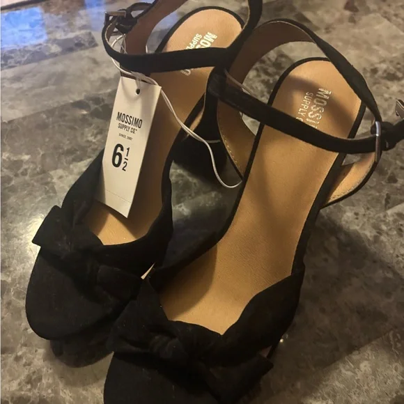 Black heels - Picture 3 of 3